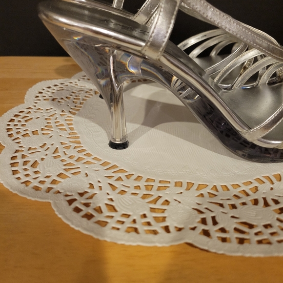 NIB Jacqueline Ferrar Shoes Woman's 7.5M Silver High Heels Party Shoes - Picture 11 of 12